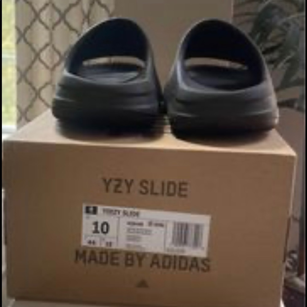 Almost new Yeezy slides